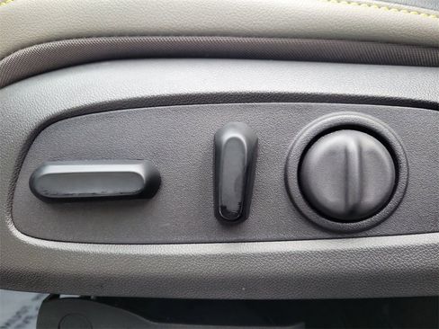 Used 2025 Chevrolet Trax ACTIV w/ Driver Confidence Package image 16