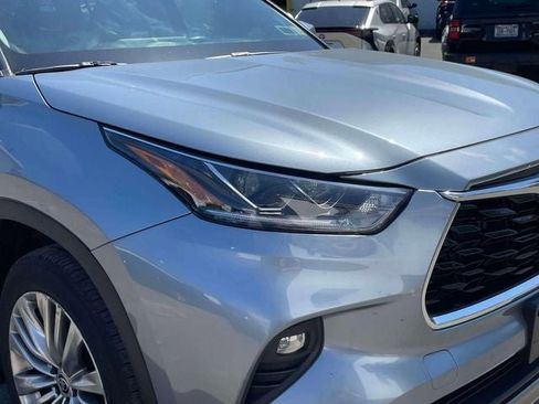 Used 2024 Toyota Highlander Platinum AWD/4WD image 8