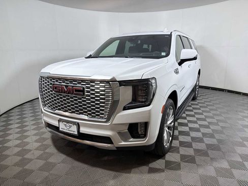 Used 2023 GMC Yukon XL Denali image 3