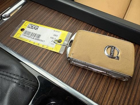 Used 2020 Volvo S60 T5 Inscription image 31