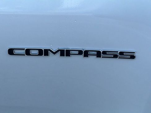 Used 2026 Jeep Compass Limited AWD/4WD image 9