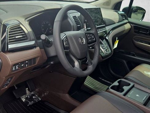 New 2026 Honda Odyssey Elite image 3