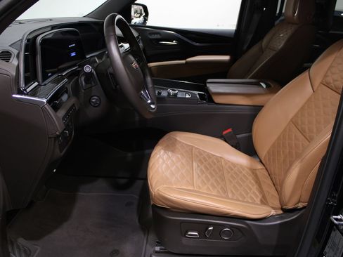 Used 2023 Cadillac Escalade ESV Premium Luxury w/ Performance Package AWD/4WD image 28