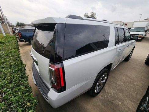 Used 2020 GMC Yukon XL Denali w/ Open Road Package image 5