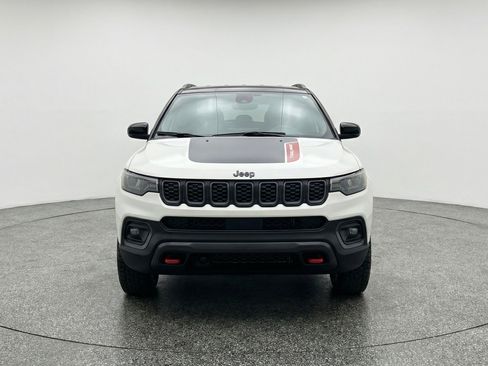 Used 2025 Jeep Compass Trailhawk AWD/4WD image 2