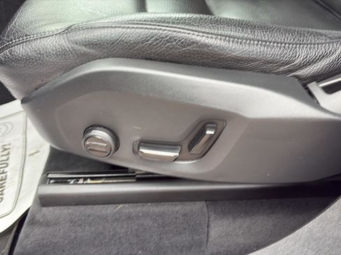 Used 2021 Volvo XC90 T6 Momentum w/ Climate Package image 11