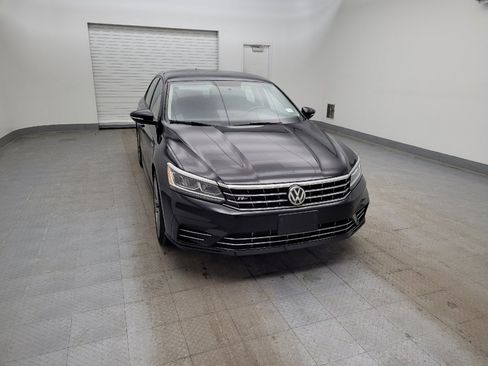 Used 2018 Volkswagen Passat 2.0T R-Line w/ R-Line Lighting Package image 14
