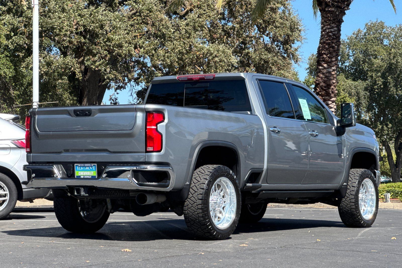 Used 2024 Chevrolet Silverado 2500 LTZ w/ LTZ Convenience Package AWD/4WD image 3