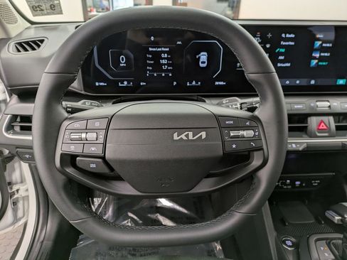 Used 2025 Kia K4 EX FWD image 22