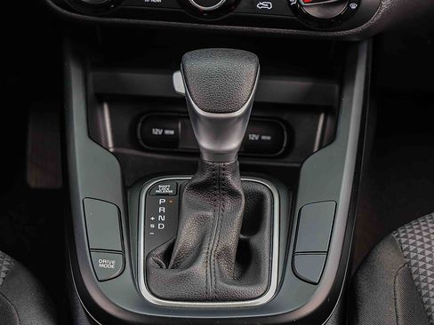 Certified 2025 Kia Soul LX w/ LX Technology Package FWD image 9