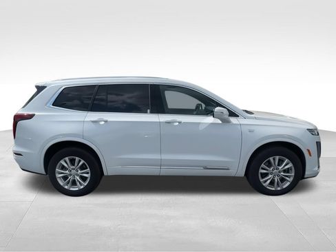 Used 2024 Cadillac XT6 Luxury w/ LPO, Floor Liner Package AWD/4WD image 9