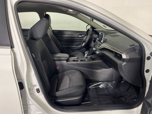 Used 2025 Nissan Altima 2.5 SV FWD image 16