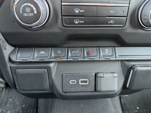Certified 2022 Chevrolet Silverado 1500 Custom image 24