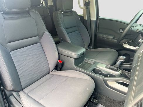 Used 2022 Nissan Frontier SV image 25