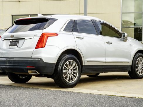 Used 2018 Cadillac XT5 Luxury w/ Driver Awareness Package FWD image 12