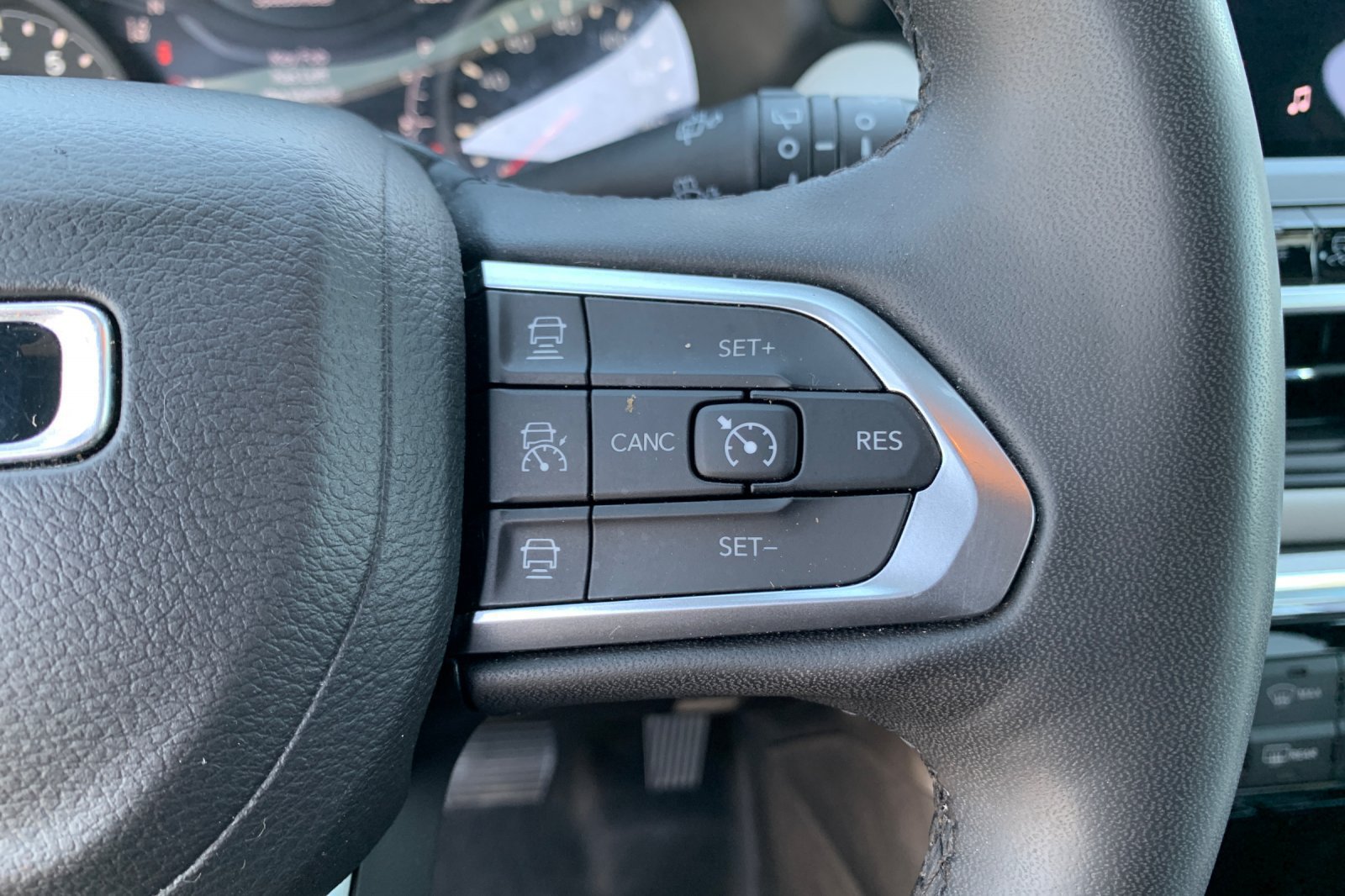 Used 2024 Jeep Compass Limited AWD/4WD image 29