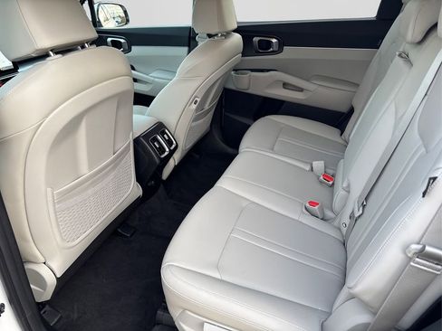 Certified 2025 Kia Sorento S image 10