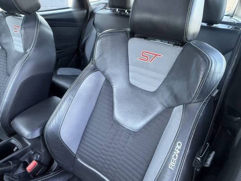Used 2018 Ford Focus ST w/ Equipment Group 401A FWD image 11