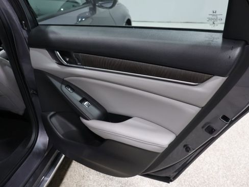 Used 2018 Honda Accord Touring image 22
