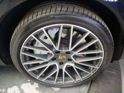 Certified 2023 Porsche Cayenne Turbo AWD/4WD image 16