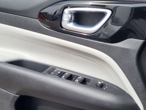 Certified 2025 Jeep Compass Limited image 20