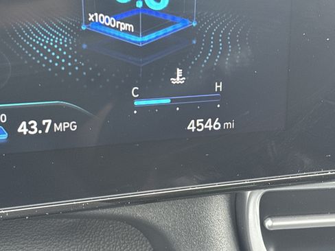 Used 2025 Hyundai Elantra SEL FWD image 30