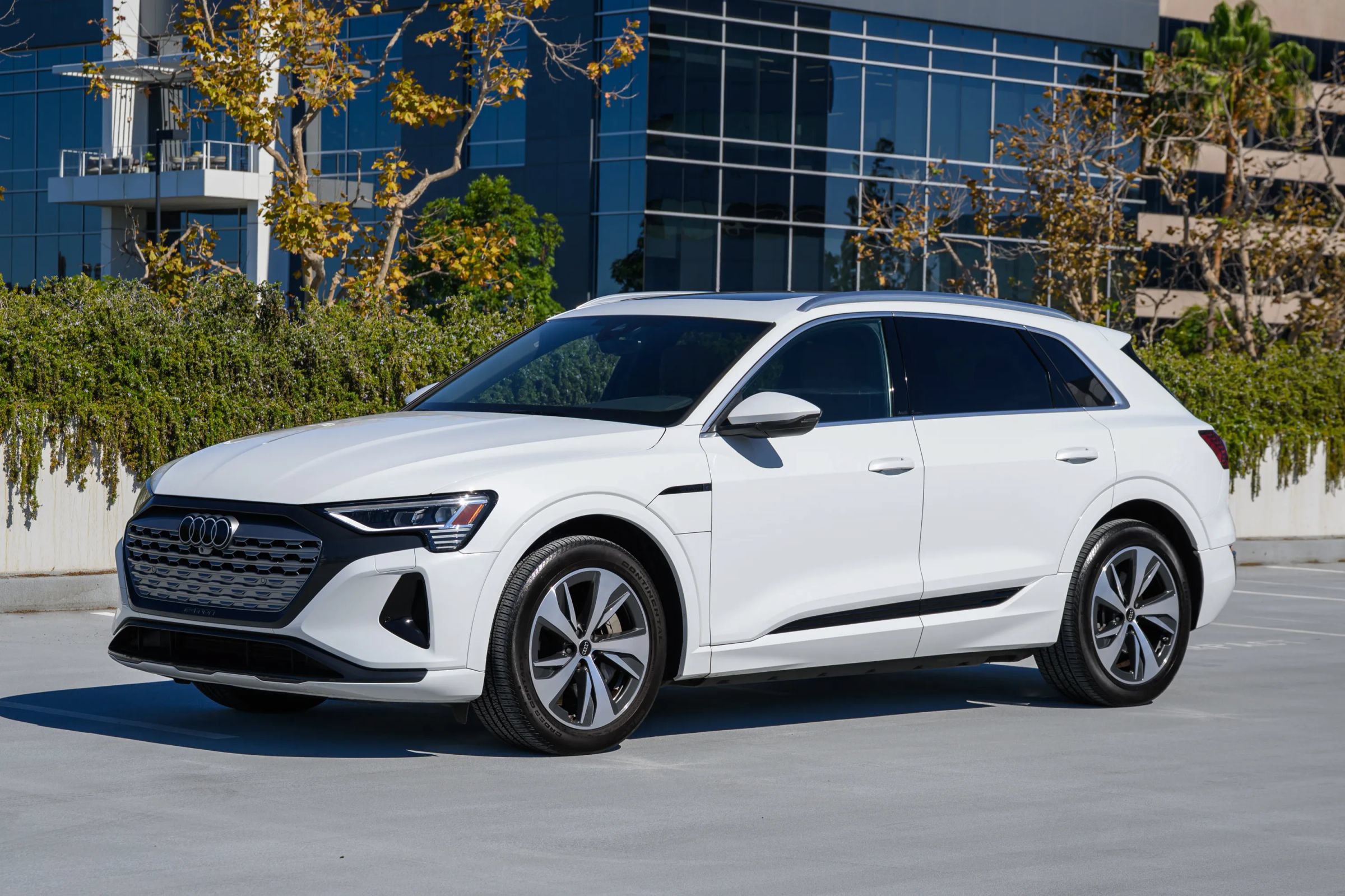 Used 2024 Audi Q8 e-tron Premium AWD/4WD image 1