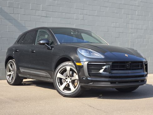 Certified 2023 Porsche Macan AWD/4WD image 11