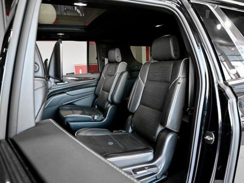 Used 2023 Cadillac Escalade ESV Premium Luxury image 18