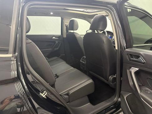 Used 2023 Volkswagen Tiguan SE w/ Panoramic Sunroof Package FWD image 16