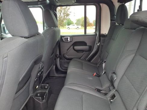 Used 2023 Jeep Gladiator Sport AWD/4WD image 25