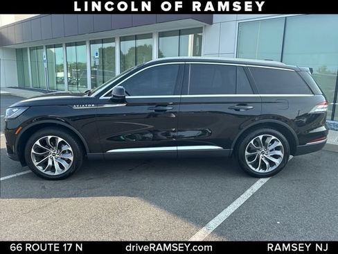 Used 2026 Lincoln Aviator Reserve AWD/4WD image 2