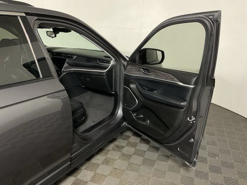 Used 2022 Jeep Grand Cherokee Limited AWD/4WD image 37