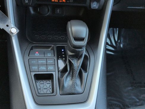 Used 2022 Toyota RAV4 LE image 20