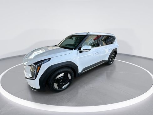 New 2026 Kia EV9 Wind AWD/4WD image 4