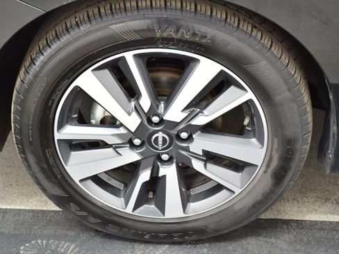 Used 2025 Nissan Versa SV image 33