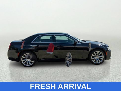 Used 2017 Chrysler 300 Limited w/ Value Package RWD image 7