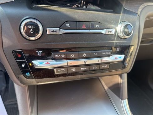 Used 2020 Ford Explorer Platinum image 11