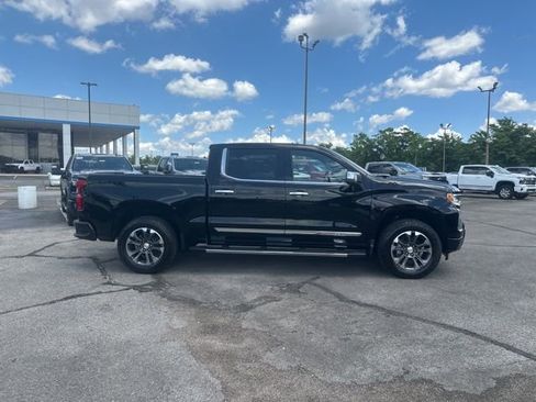 New 2026 Chevrolet Silverado 1500 High Country w/ LPO, Dark Essentials Package AWD/4WD image 2