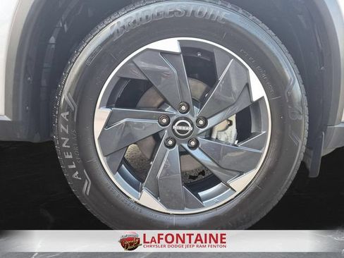 Used 2025 Nissan Rogue SV AWD/4WD image 31