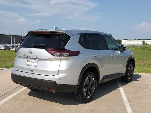 Used 2025 Nissan Rogue SV FWD image 5