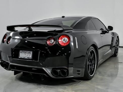 Used 2013 Nissan GT-R Black Edition image 12