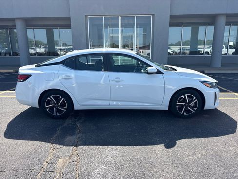Used 2025 Nissan Sentra SV FWD image 4