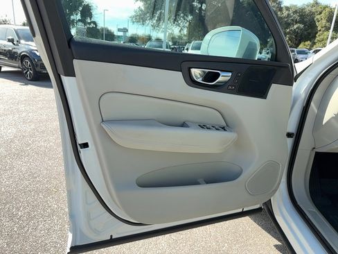 Used 2021 Volvo XC60 T8 Inscription image 9