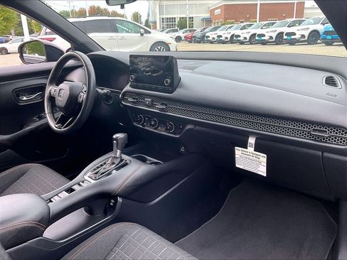Used 2024 Honda HR-V Sport image 13