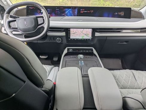 New 2026 Lincoln Navigator L Black Label AWD/4WD image 13