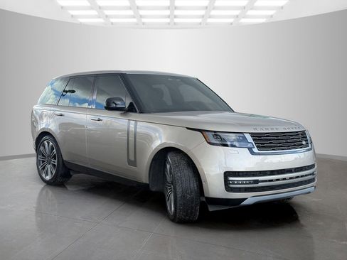 Used 2024 Land Rover Range Rover SE image 3