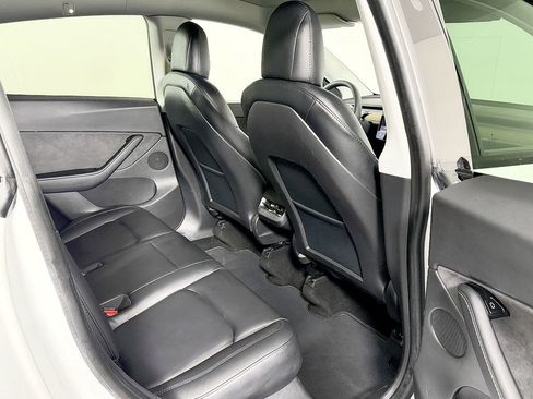 Used 2020 Tesla Model Y Long Range image 36