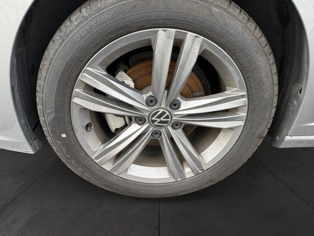 Used 2024 Volkswagen Jetta SE FWD image 9