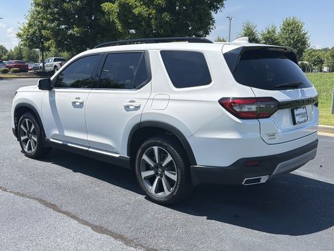 Certified 2025 Honda Pilot Elite image 7
